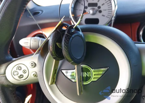 2006 Mini Cooper from USA, damaged, VIN WMWRF33596TG14745